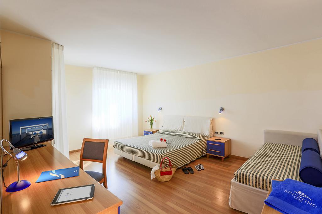 Hotel Sporting Casalbordino Ruang foto